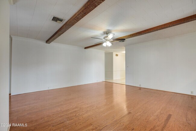 Building Photo - 512 Monarch Dr