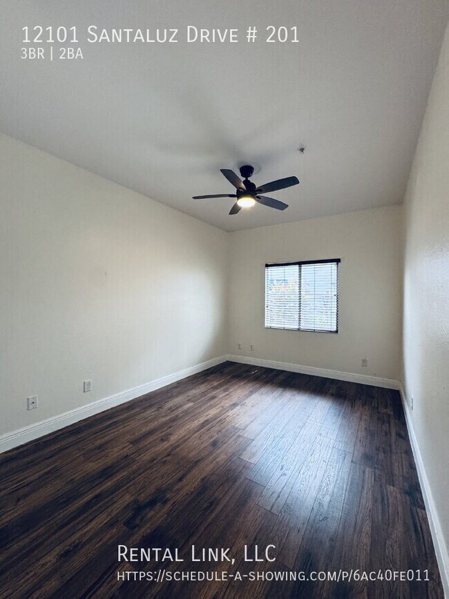 Building Photo - 12101 Santaluz Dr