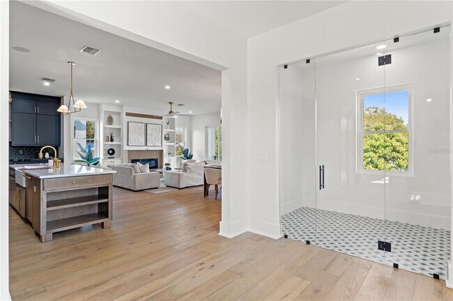 Building Photo - 531 Danube Ave