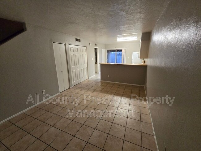 Building Photo - 2434 E Waltann Ln