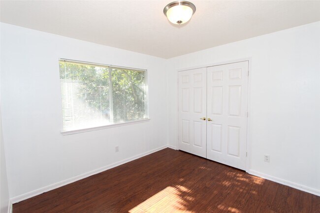 Building Photo - 3311 Twelve Oaks Ln