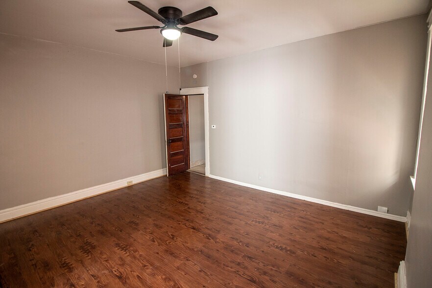 Building Photo - 4221 Dewey Ave