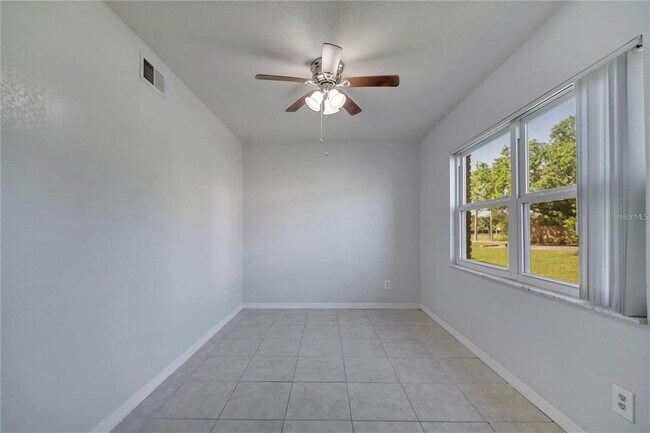 Building Photo - 9942 Turf Way
