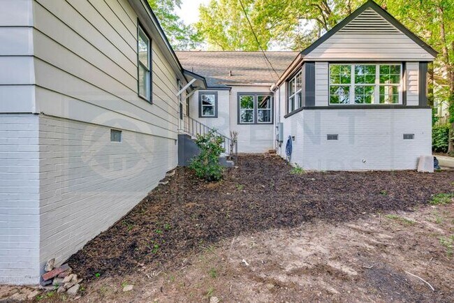 Building Photo - Beautiful Home in Melrose Heights