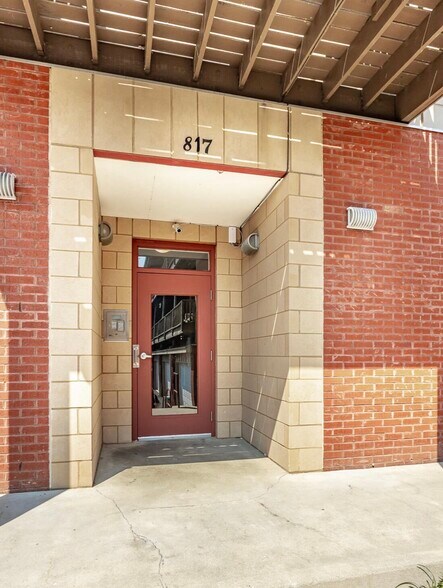 Building Photo - 817 Flynn St