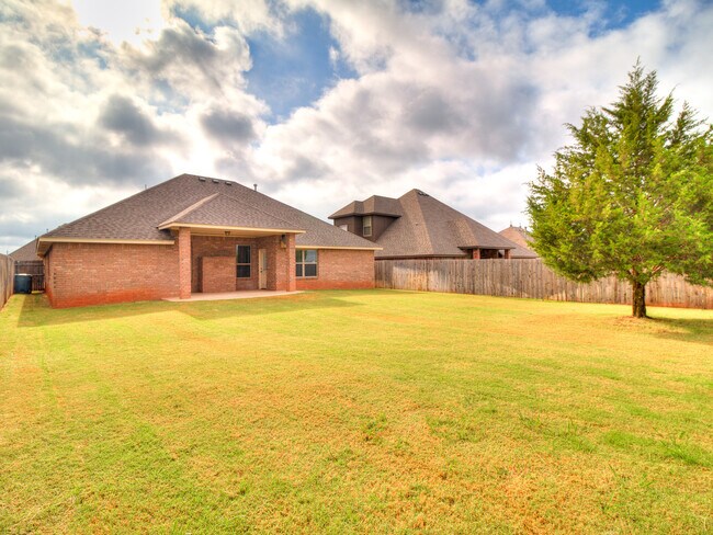Building Photo - 3813 Normandy Rd