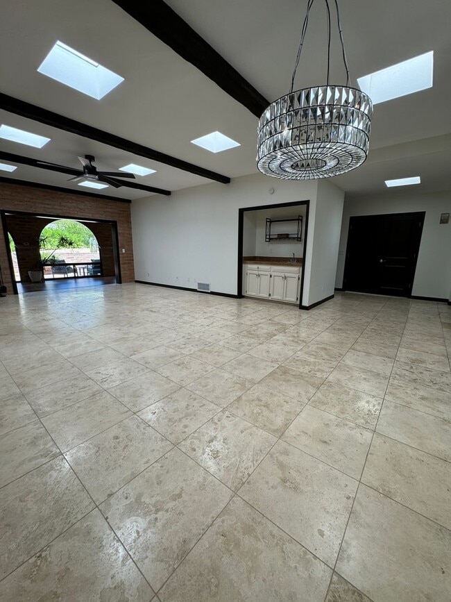 Building Photo - Sophisticated Catalina Foothills Sanctuary: Premium 3-Bedroom Townhome with 2-Car Garage