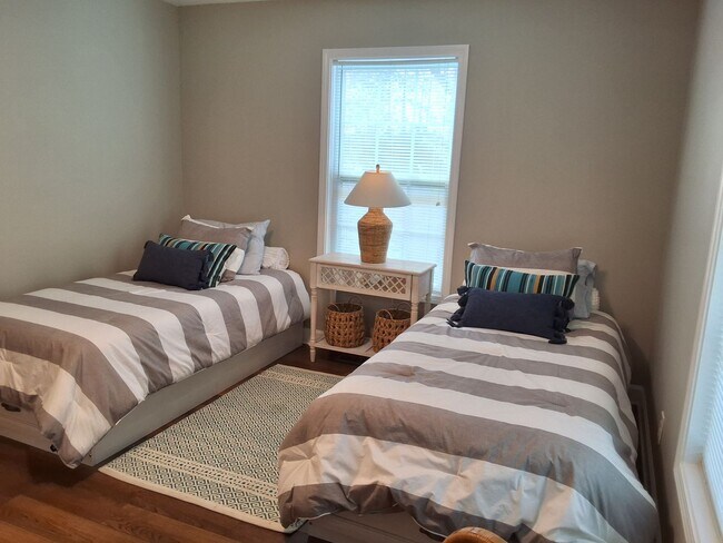 Building Photo - Knoxville 37914 - FULLY FURNISHED! 3 bedroom, 2 bath home - SHORT TERM LEASE AVAILABLE - Contact ...