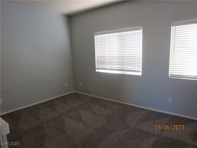 Building Photo - 989 Veranda View Ave