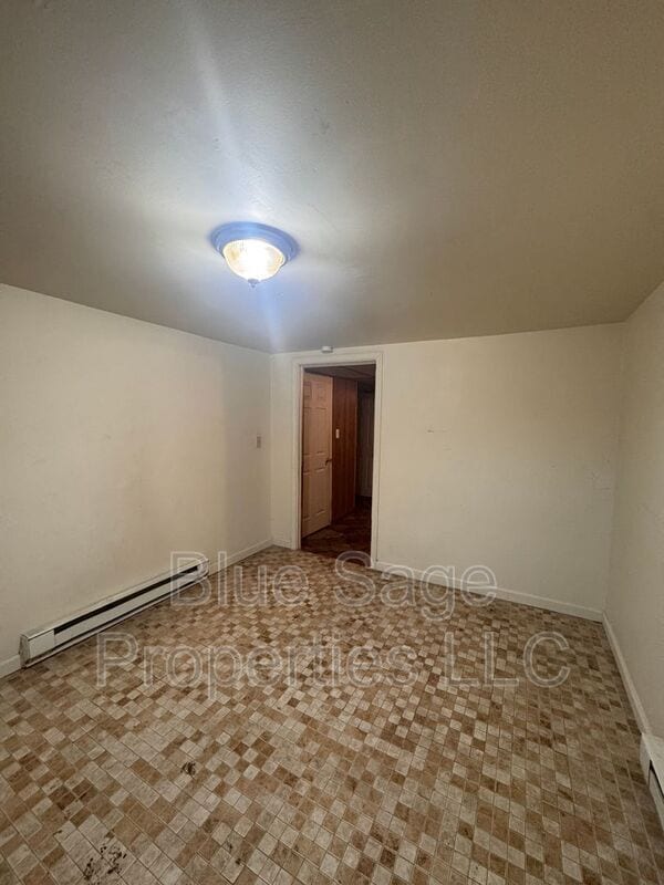 Building Photo - 575 S 4th St