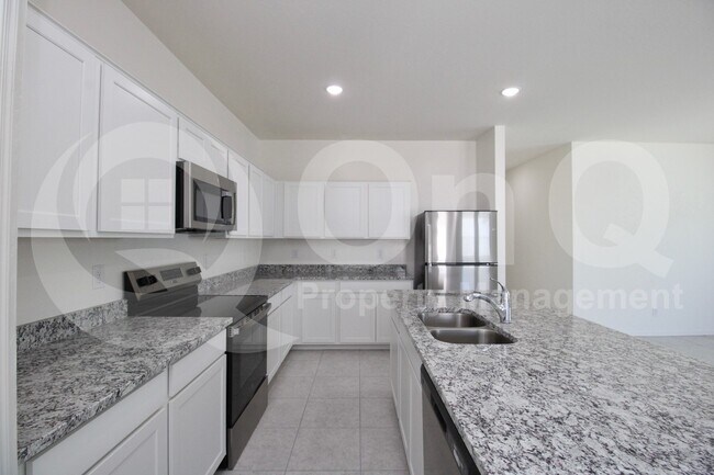 Building Photo - 24182 W Hidalgo Ave