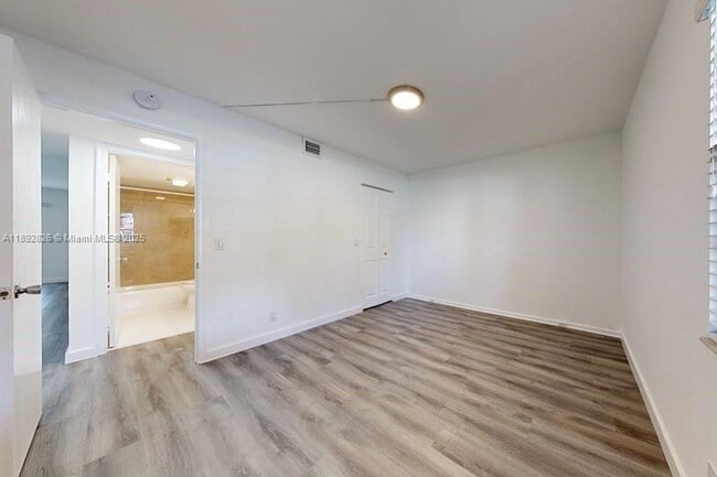Building Photo - 1251 SW 125th Ave