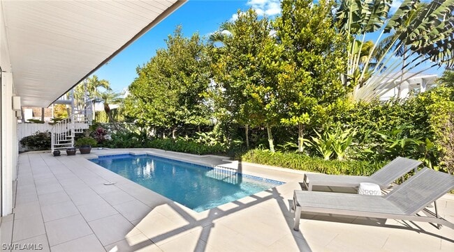 Building Photo - 877 7th St S