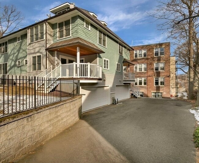 Building Photo - 117 Sutherland Rd