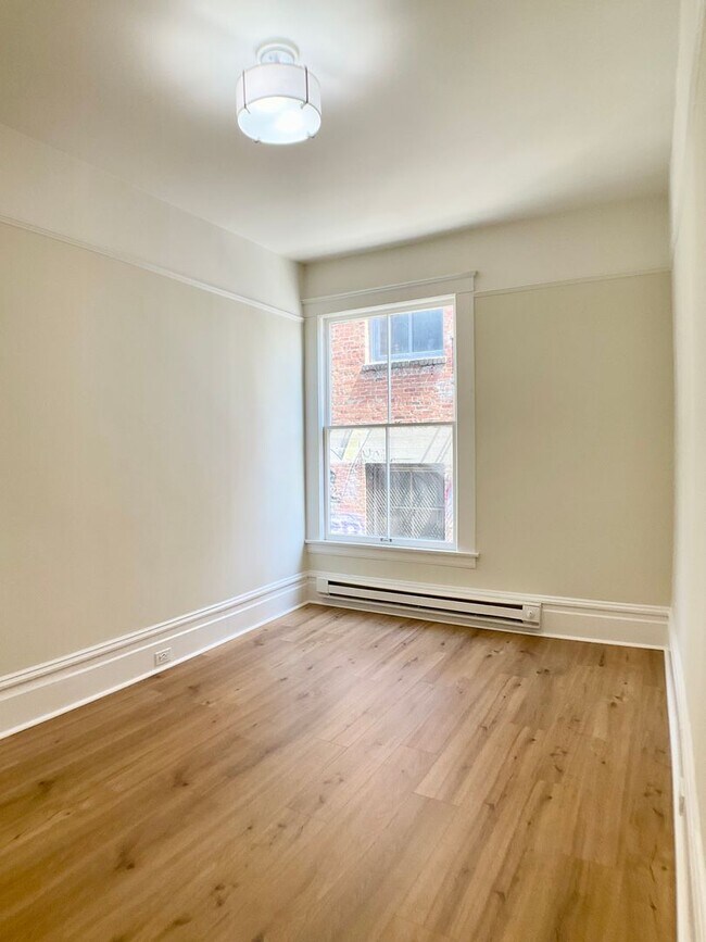 Building Photo - LOWERED PRICE! FULL FLOOR FLAT! Bay Window...