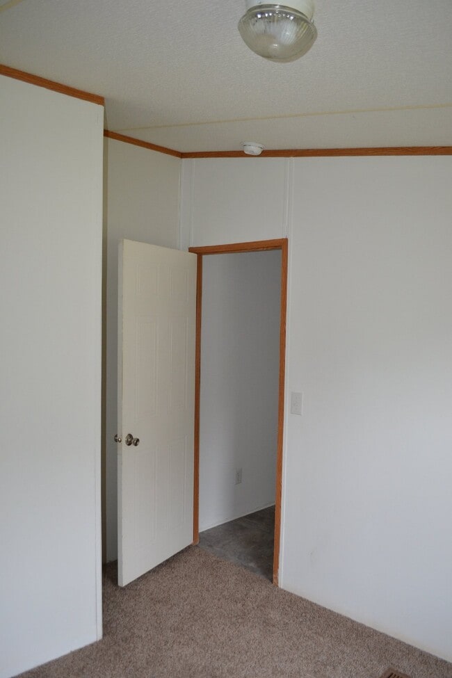 Building Photo - Mobile Home for Rent