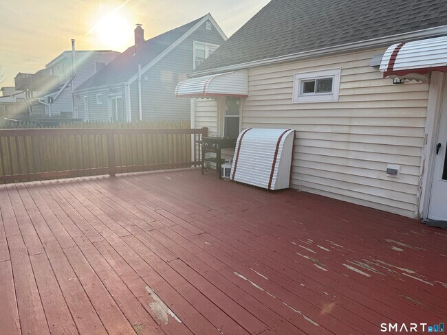 Building Photo - 507 Queen St