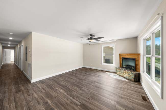 Living room - 1908 Laurel Ln