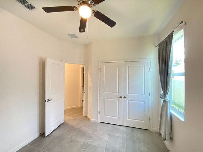 Building Photo - 1273 Hendon Lp