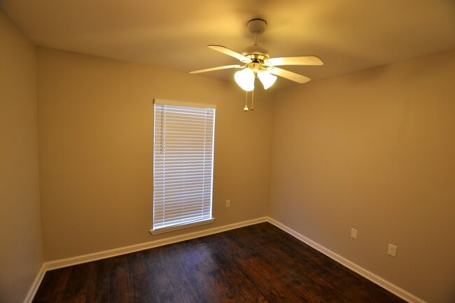 Building Photo - Beautifully remodeled! 3 Bedroom 2 Bath Home in Denham Springs