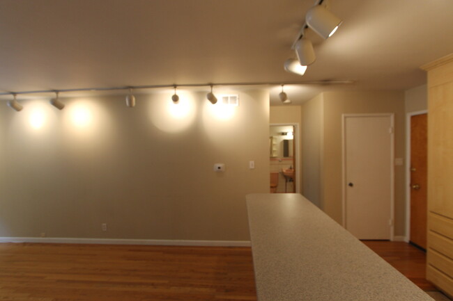 Building Photo - Epic REA - 1 Bedroom 1 Bath Condo in Pacif...