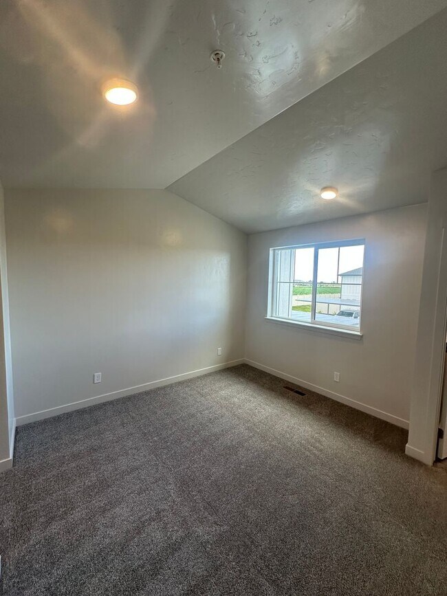 Building Photo - 4095 S Lone Pne Wy