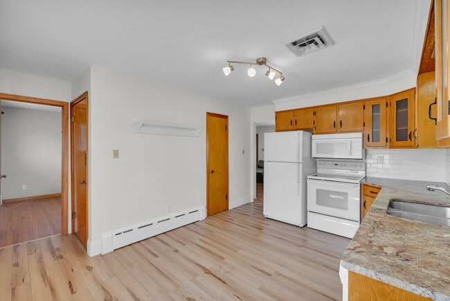 Building Photo - Charming 2-Bedroom Home in the Heart of Ca...