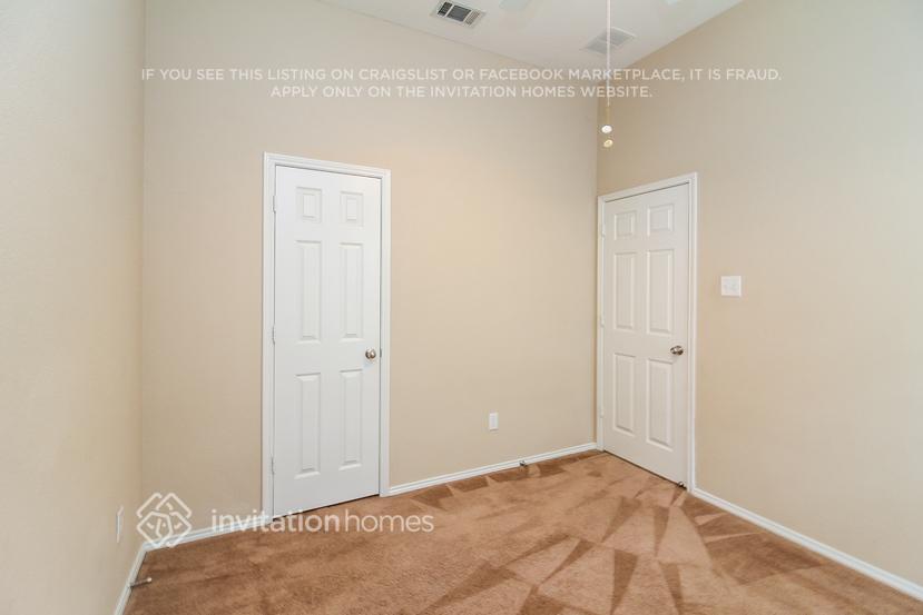 Building Photo - 15453 Yarberry Dr