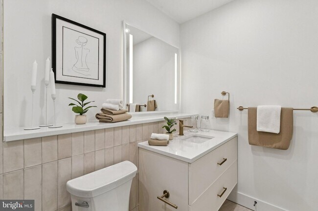 Building Photo - 30 W Allens Ln