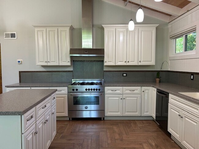 Building Photo - Charming 3bed/2.5Bath  Bennett Valley Home...