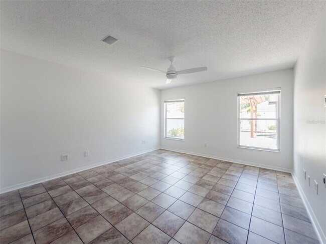 Building Photo - 14717 Redcliff Dr