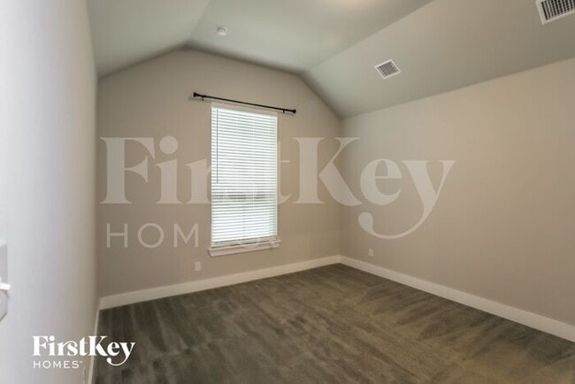 Building Photo - 2516 Elm Pl