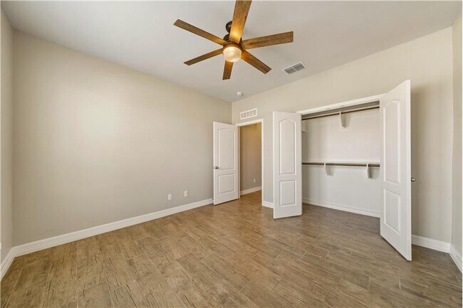 Building Photo - 7721 Dove Holw Dr
