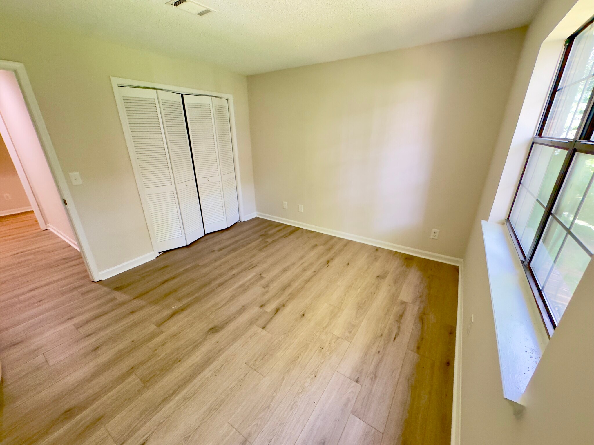 Building Photo - 208 Barrington Hills Dr