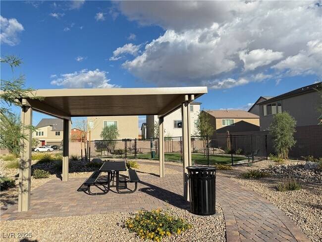 Building Photo - 7516 Castlegreen Ave