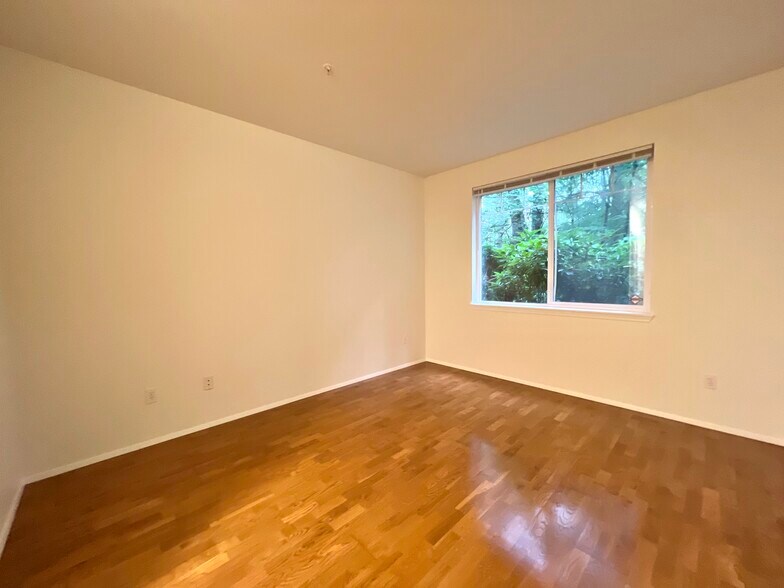 Building Photo - 12712 Admiralty Way