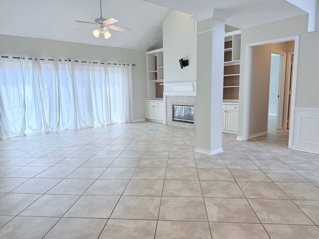 Building Photo - $2200 | 3-Bedroom 2.5-Bath Single-Family H...