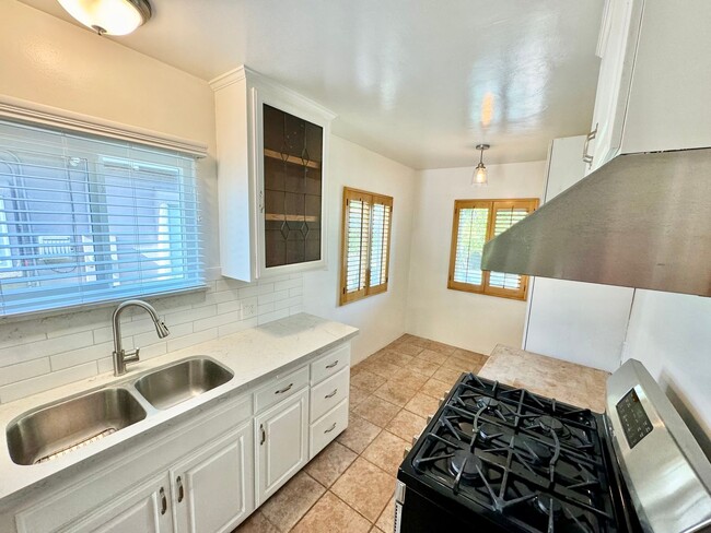 Building Photo - Charming North Hollywood Home