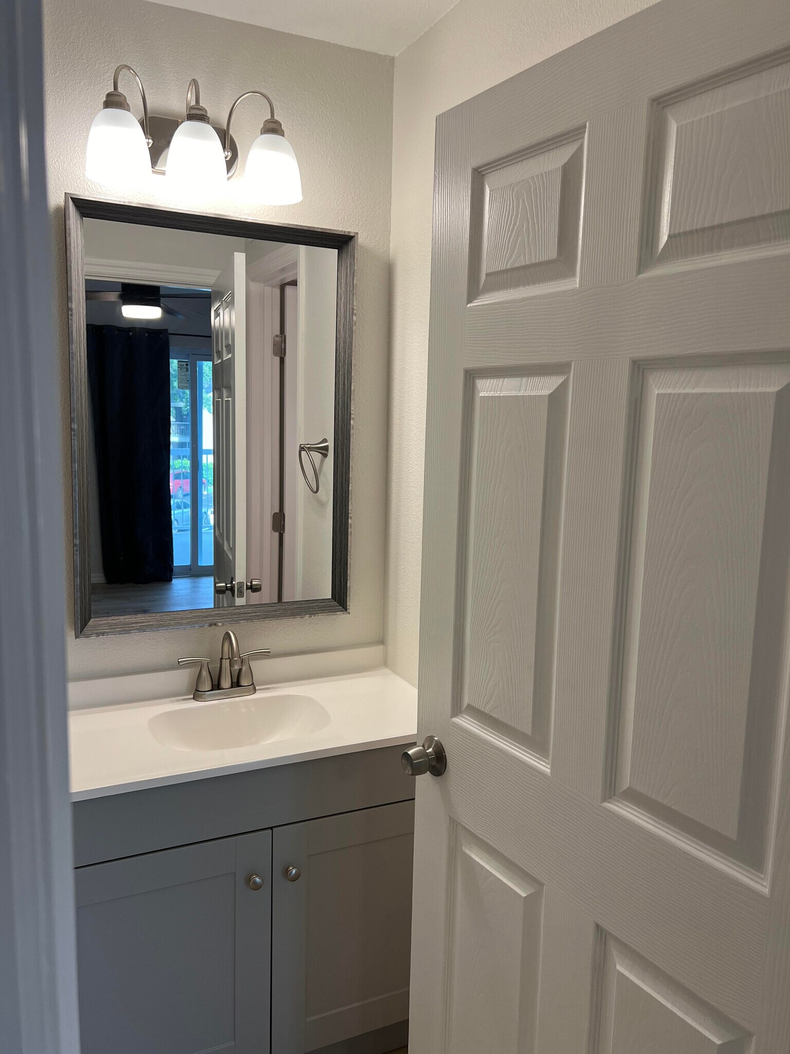 Building Photo - 2592 Grassy Point Dr