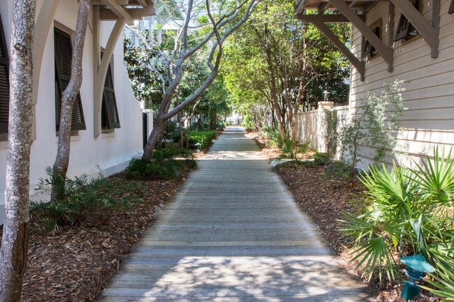 Building Photo - 122 Georgetown Ave