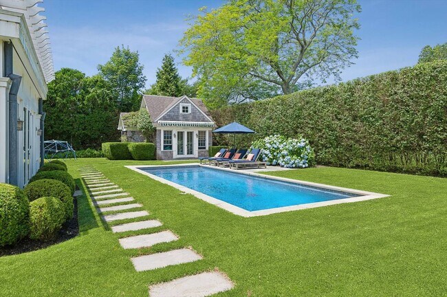 Building Photo - 121 Post Ln