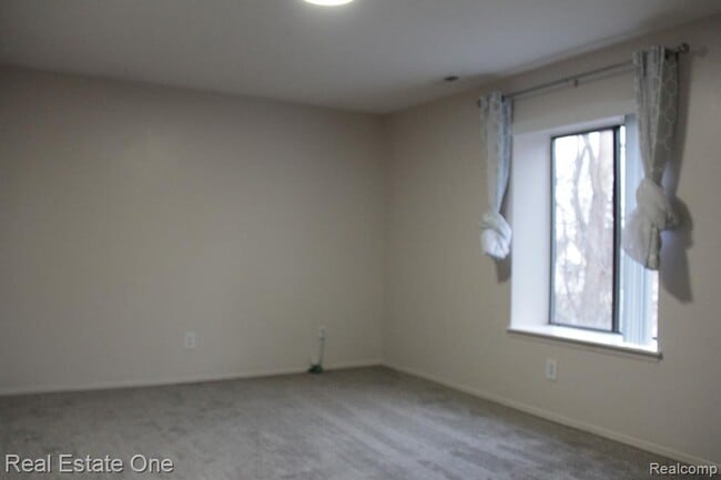 Building Photo - 21960 Indian Creek Dr