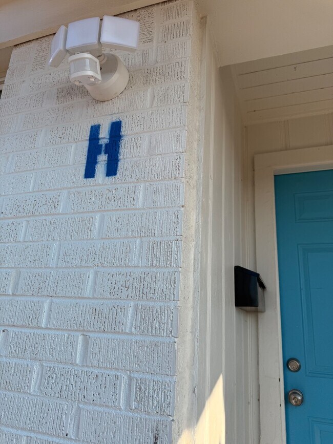 Building Photo - 4200 Gram Ln