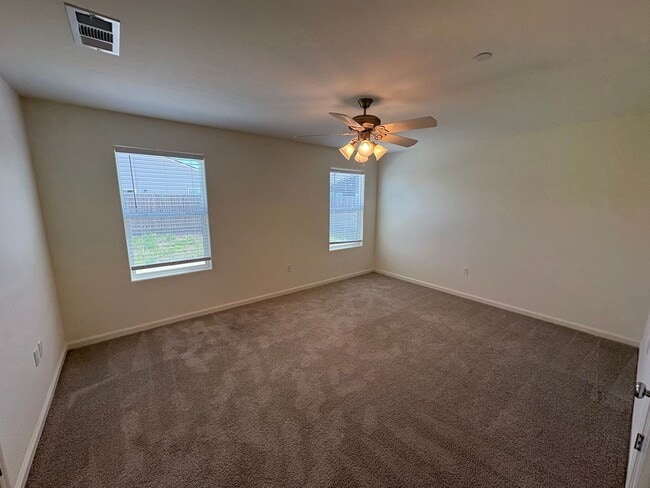 Building Photo - Tulare smart home, DR HORTON built home Available Now! Energy efficient