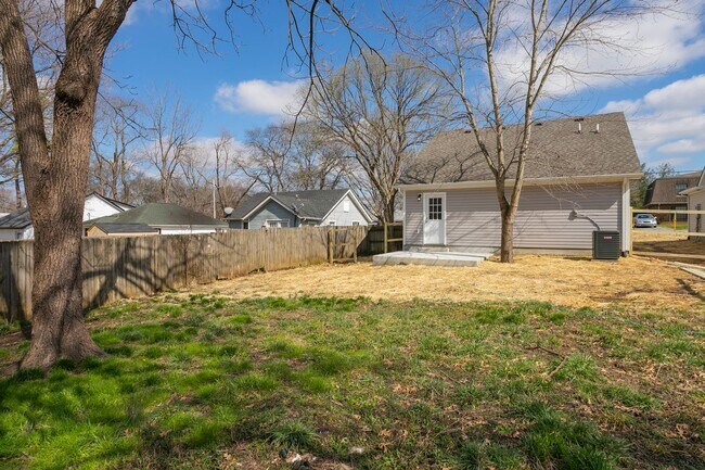 Building Photo - 1022 Bales St