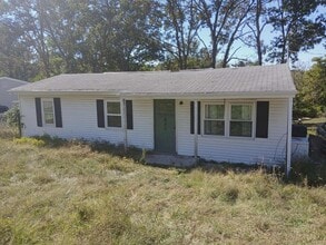 Building Photo - HILLSBORO - Ranch Style Home with Covered Front Porch - $750 MONTH / $999 DOWN