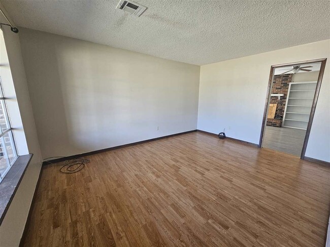 Building Photo - 1611 NW Black Mesa Dr