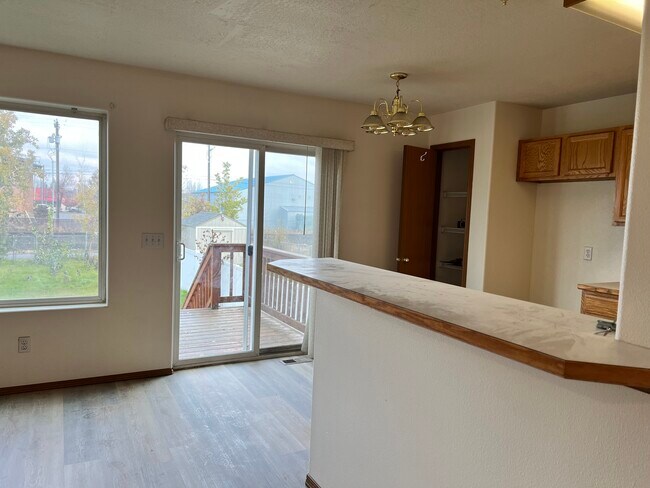 Building Photo - 1625 E Coeur D Alene Ave