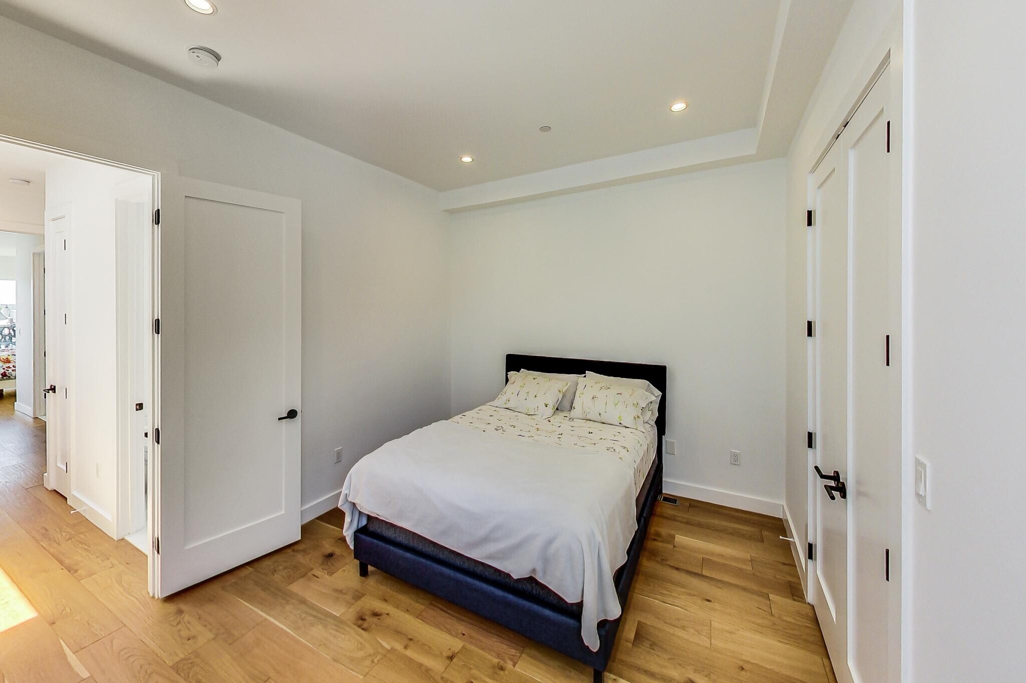 Building Photo - 25 U St NE