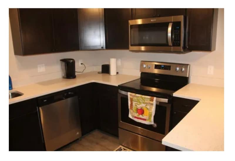 Building Photo - 84 Curtice St E